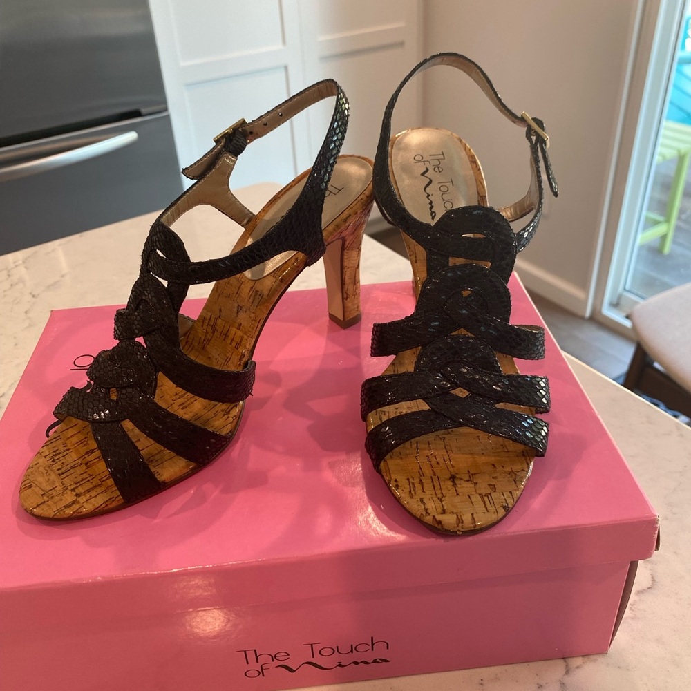 The touch of Nina - heeled sandal. “Larado” style. Black - Women’s Size 7 1/2